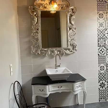 Maison D'emmannaelle Bed & Breakfast