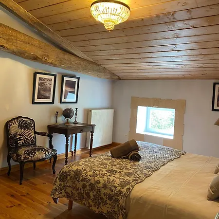 Maison D'emmannaelle Bed and Breakfast 4*