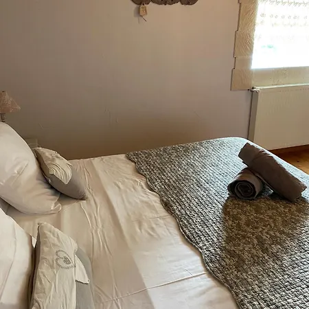Maison D'emmannaelle Bed and Breakfast 4*