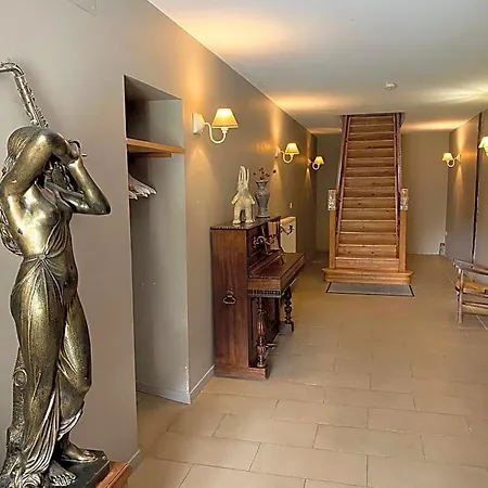 Maison D'emmannaelle Bed & Breakfast 4*